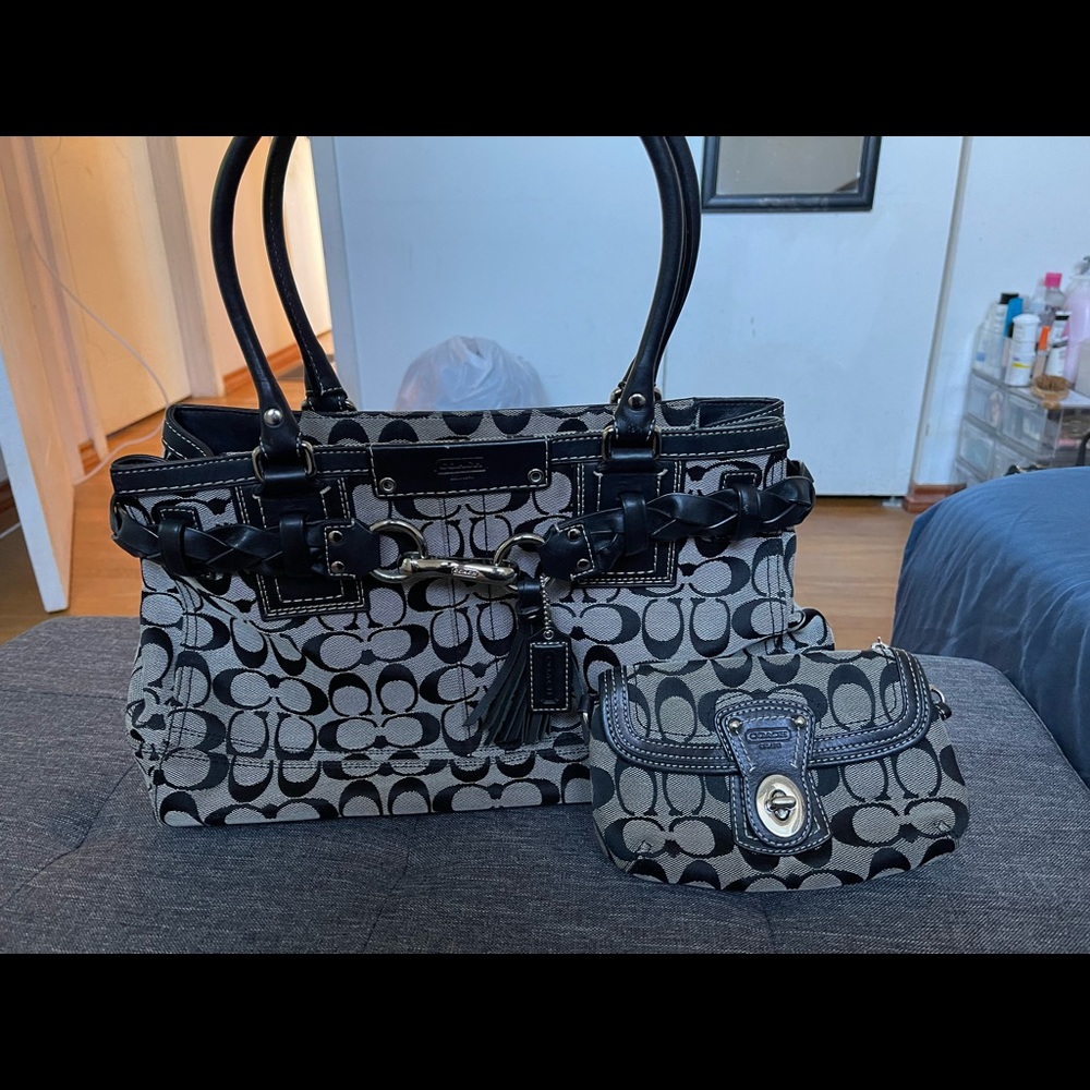 Coach Bag and Wristlet Set 👗🧣